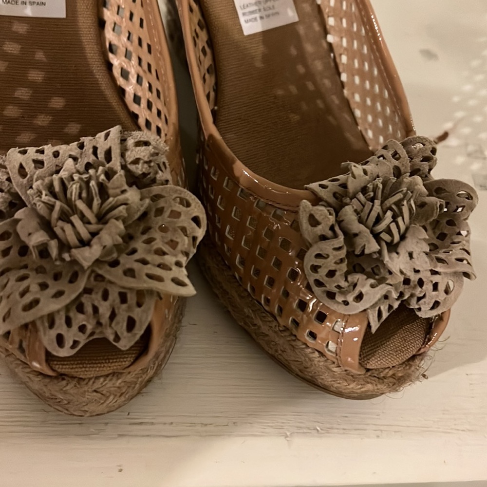 Pretty espadrilles. - Picture 4 of 6